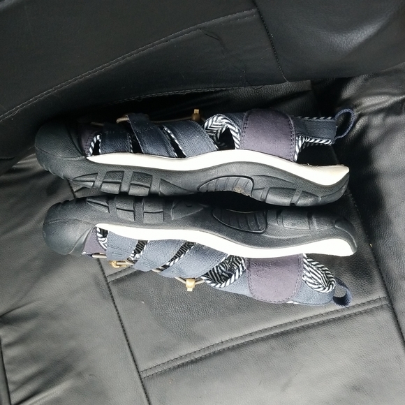 Like New!! - Keen Sandals - Picture 2 of 6